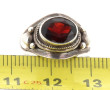 Bague en argent sertie d'un grenat ovale