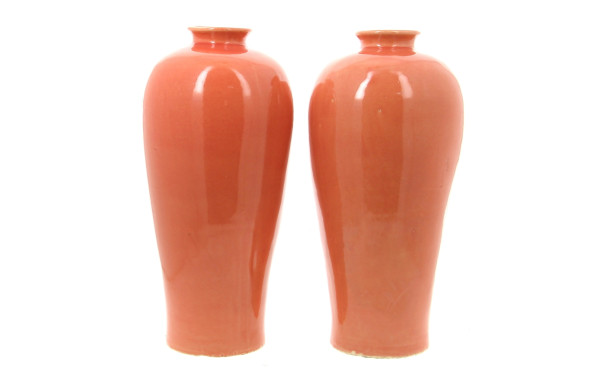 Paire de vases en céramique émaillée cou