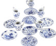 8 petites assiettes et 5 crémiers miniat