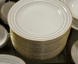 Service de table en porcelaine blanche e
