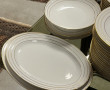 Service de table en porcelaine blanche e