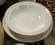 Service de table en porcelaine blanche e
