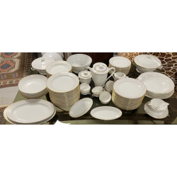 Service de table en porcelaine blanche e