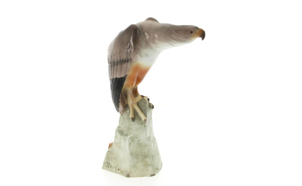 "Aigle sur un tertre rocheux", sujet en 