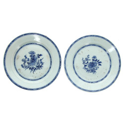 CHINE XVIIIème - Paire d'assiettes en po