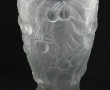 Vase en verre moulé et dépoli à décor en
