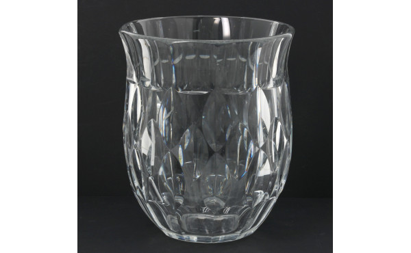 BACCARAT - Vase en cristal, signé, H 22,