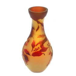 GALLE Tip - Petit vase en verre détourré