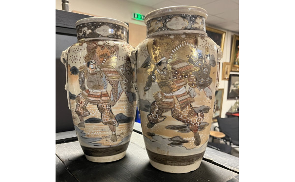 JAPON - Paire de vases en céramique poly