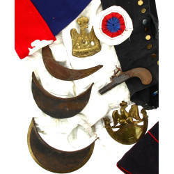Lot militaria en carton dont 3 gourdes e