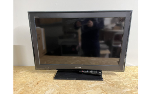 Téléviseur de marque SONY et un lecteur 