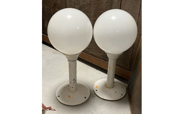 Paire de lampes de jardin, à piètement m