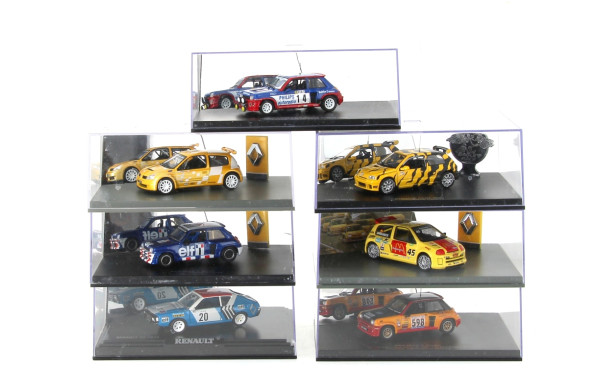 RENAULT - Lot de 7 voitures de course, e