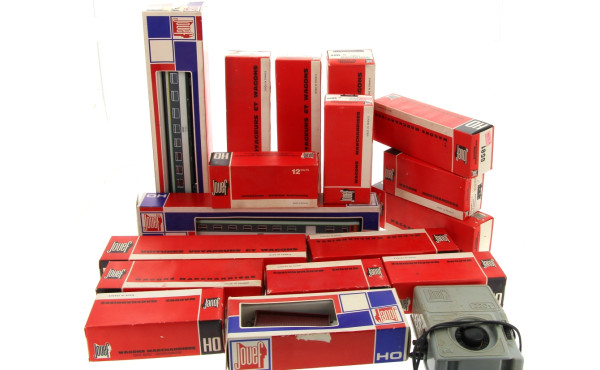JOUEF - Lot de 12 wagons, 1 locotracteur