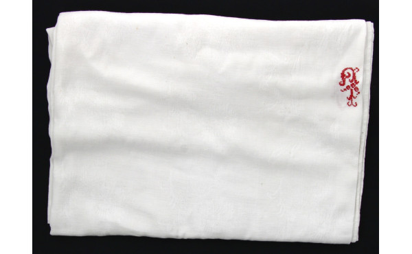 Lot comprenant un drap brodé, 2 draps à 