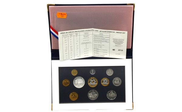 Coffret série de pièces françaises coura