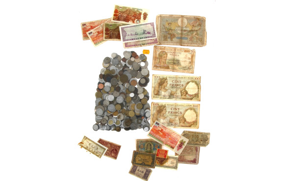Monde - Important vrac de monnaie en mét