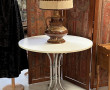 Table ronde en stratifié blanc piètement