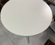 Table ronde en stratifié blanc piètement
