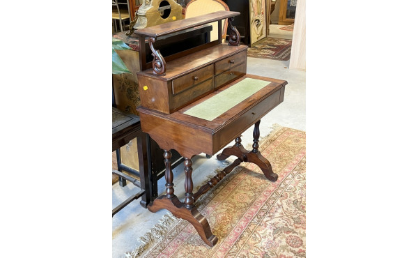 Petit bureau à gradins en placage d'acaj