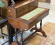 Petit bureau à gradins en placage d'acaj