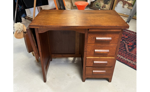Petit bureau d'enfant ouvrant à 4 tiroir