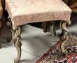 Tabouret style rococo en bois laqué crèm