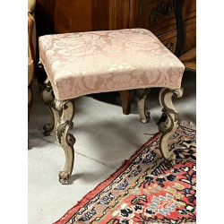 Tabouret style rococo en bois laqué crèm
