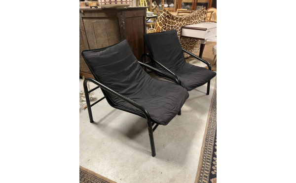 Paire de fauteuils noirs IKEA, armature 