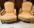 Paire de bergères en bois mouluré (qq ta