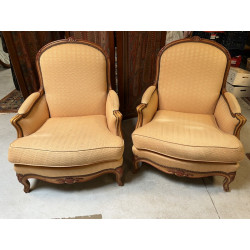 Paire de bergères en bois mouluré (qq ta