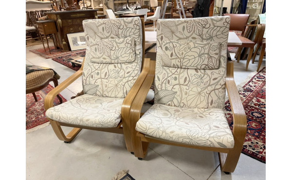 Paire de fauteuils en bois cintré (accro
