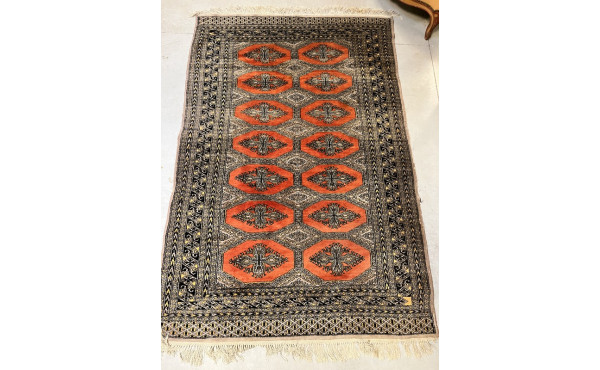 2 tapis: Un tapis pakistanais dans les t
