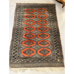2 tapis: Un tapis pakistanais dans les t