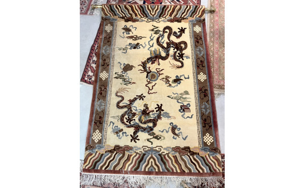 CHINE - Tapis en laine à fond beige, 183