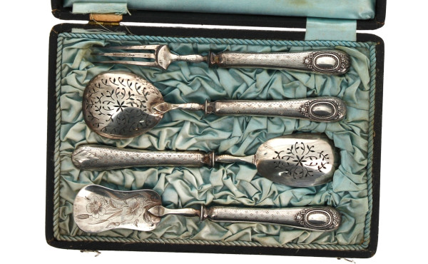 4 petits couverts de service en argent e
