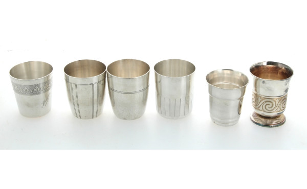 Lot de 6 timbales en métal argenté dont 