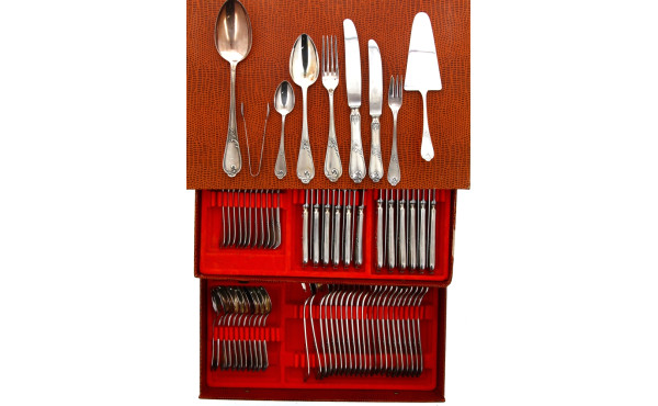 Ménagère en métal argenté décor rocaille