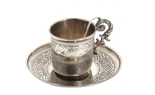 Tasse et sous-tasse en argent, poinçon m