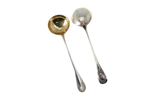 Paire de petites cuillères en argent et 
