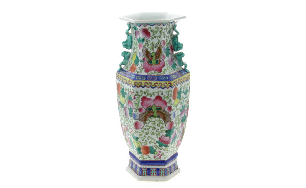 CHINE Xxème - Vase en porcelaine à décor