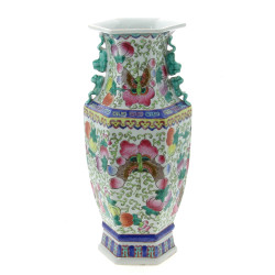 CHINE Xxème - Vase en porcelaine à décor