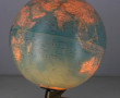 Globe éclairant, base bois clair, H 40,5