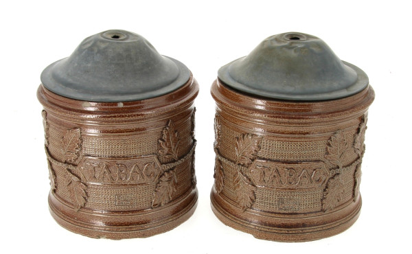 Paire de grands pots à tabac en grès bru