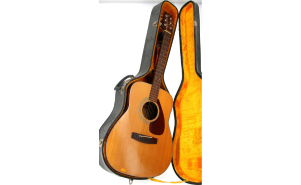 YAMAHA - Guitare sèche dans sa valise de