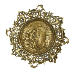 Coupe en laiton ou bronze doré, à décor 