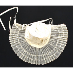 Coiffe alsacienne en tulle amidonné : on