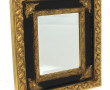 Miroir biseauté dans un encadrement noir