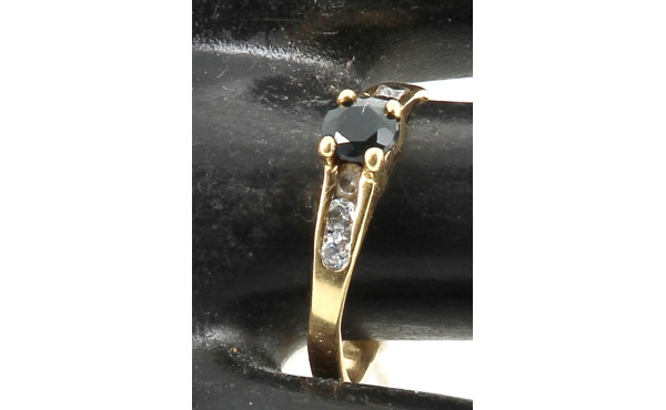 Bague en or jaune 18 cts, sertie d'un sa