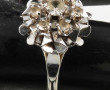 Bague en or gris 18 carats, poinçon tête